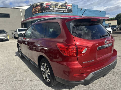 2018 Nissan Pathfinder SV