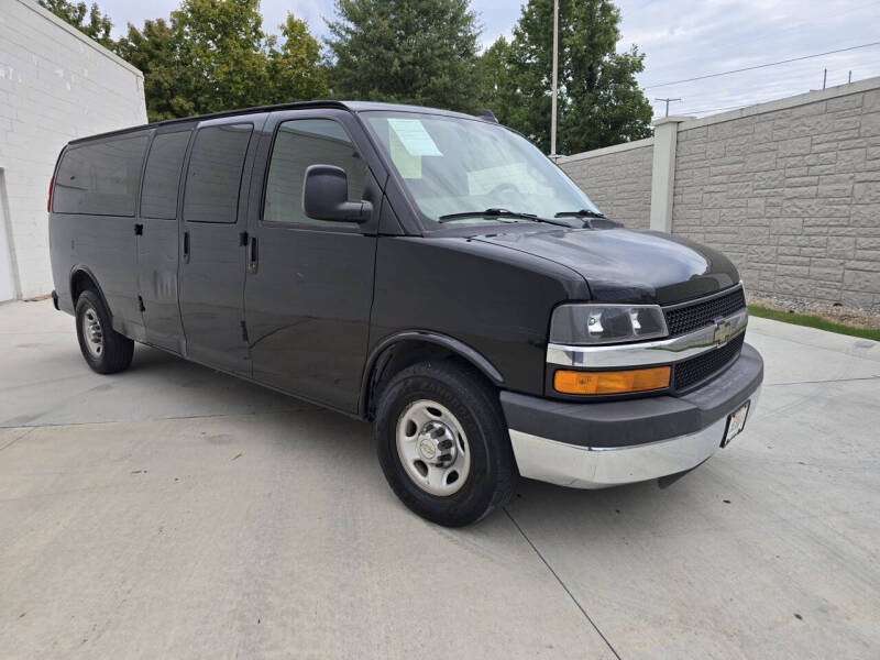 2016 Chevrolet Express Passenger LS photo 4