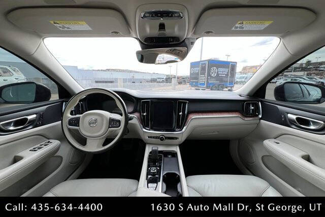 2022 Volvo S60 B5 Momentum