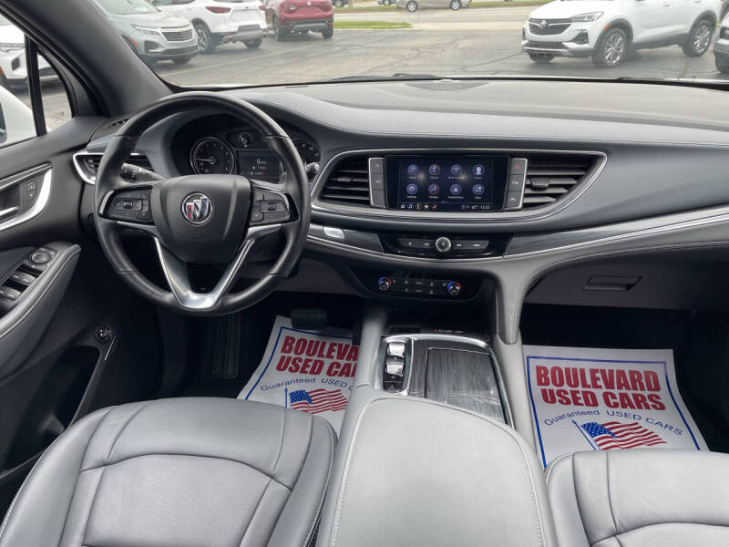 2023 Buick Enclave Essence