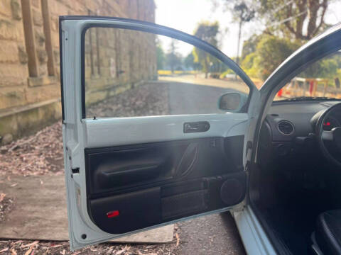 2010 Volkswagen New Beetle Base PZEV