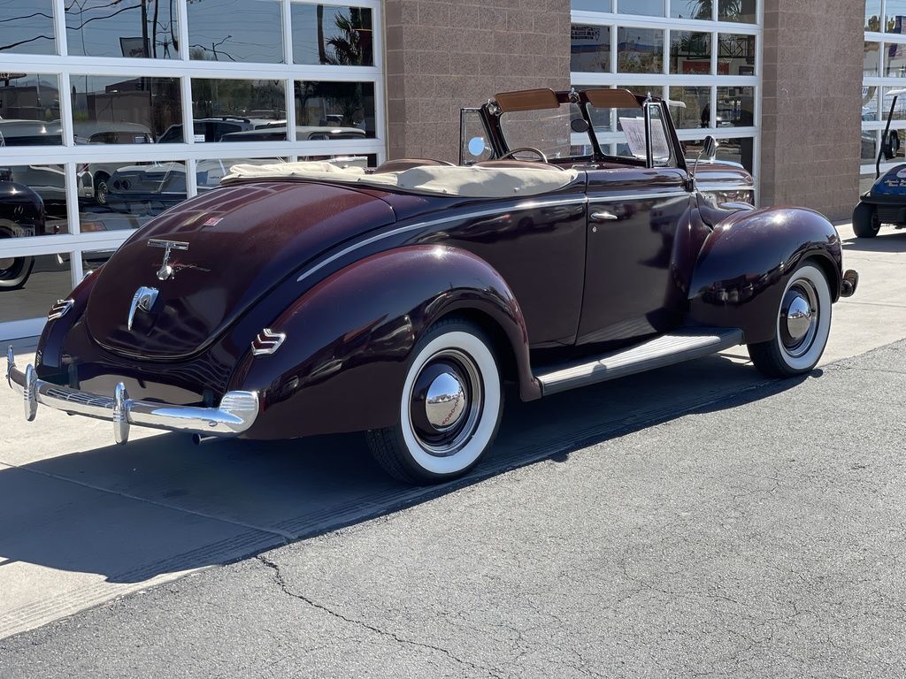1940 Ford Deluxe 3