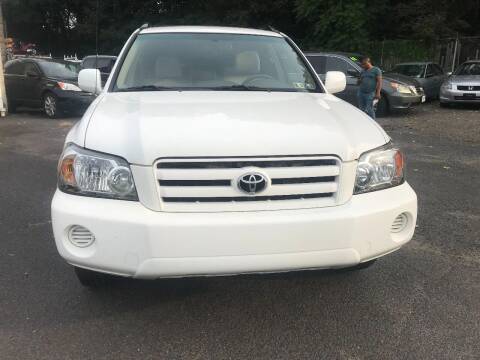 2004 Toyota Highlander for sale at Universal Motors  dba Speed Wash and Tires in Paterson NJ