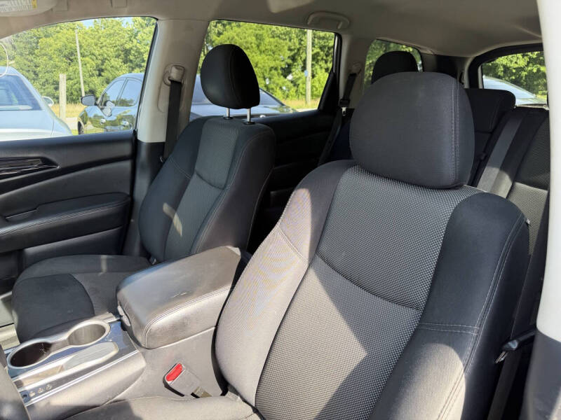 2019 Nissan Pathfinder S