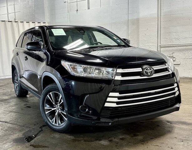 Used 2019 Toyota Highlander LE with VIN 5TDBZRFH5KS997254 for sale in Tacoma, WA