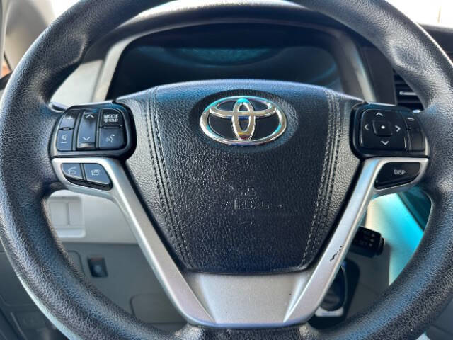 2017 Toyota Sienna LE 8-Passenger