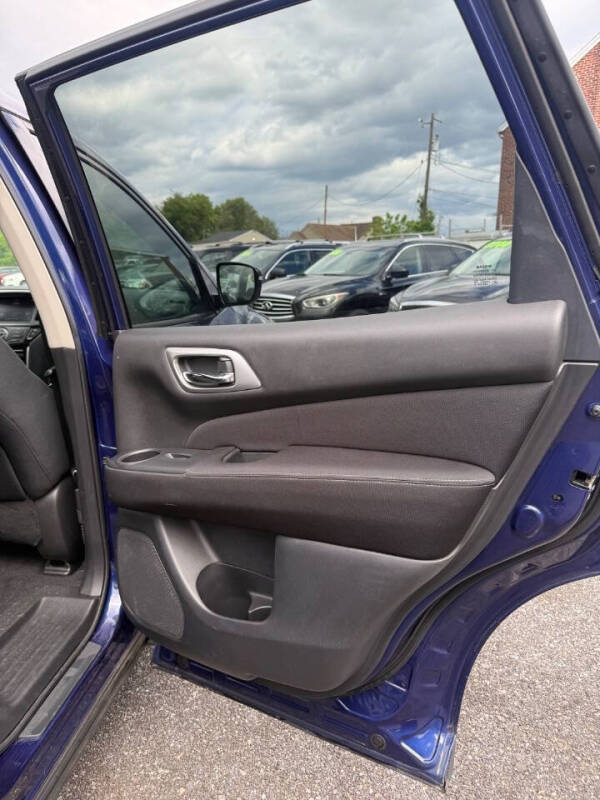 2017 Nissan Pathfinder S