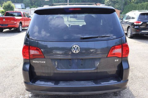 2012 Volkswagen Routan SE