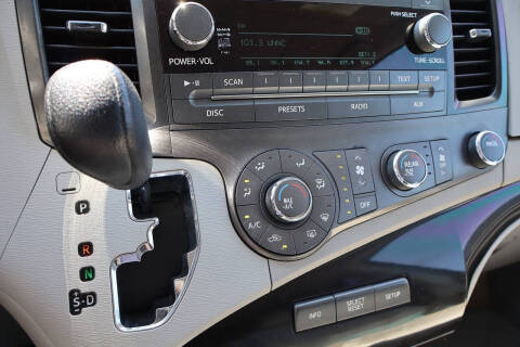 2012 Toyota Sienna LE 8-Passenger
