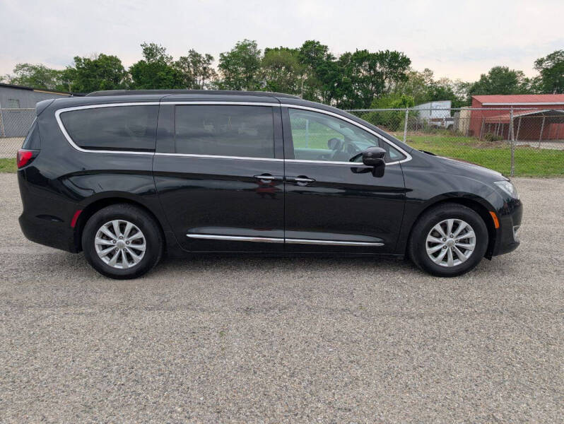 2017 Chrysler Pacifica Touring-L