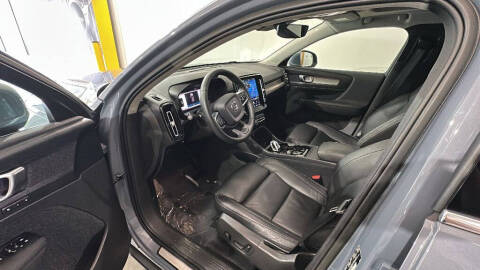 2023 Volvo XC40 B5 Plus Bright Theme