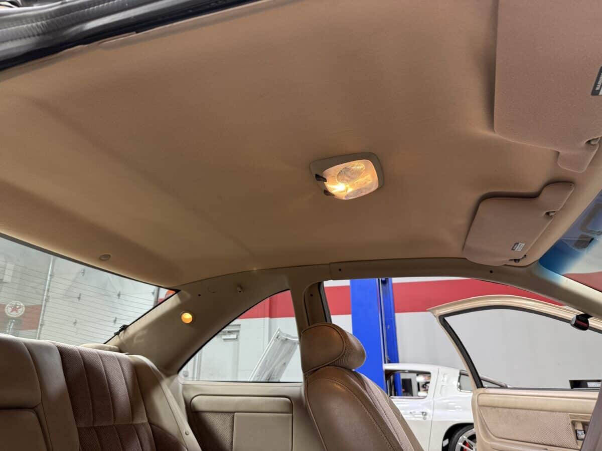 1993 Ford Thunderbird 33