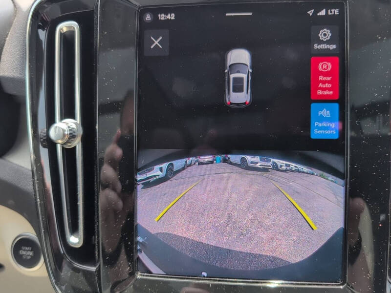 2023 Volvo XC40 B5 Plus Dark Theme