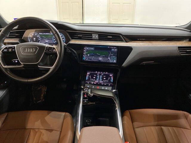 2022 Audi e-tron quattro Premium