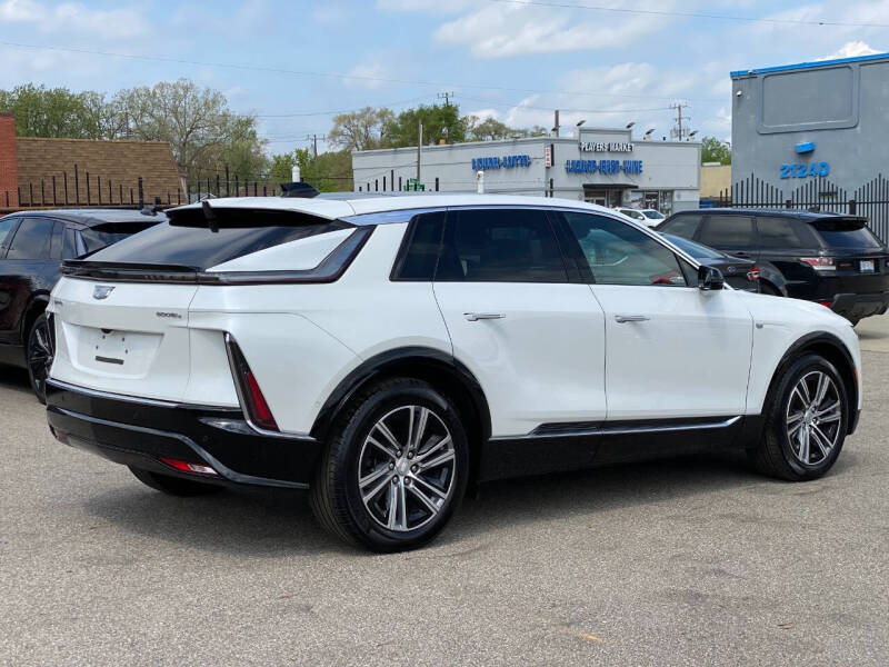 2024 Cadillac LYRIQ Luxury 2