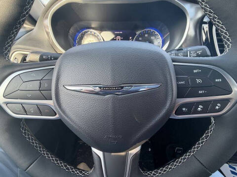 2025 Chrysler Voyager LX