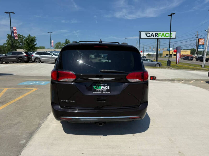 2017 Chrysler Pacifica Touring-L Plus