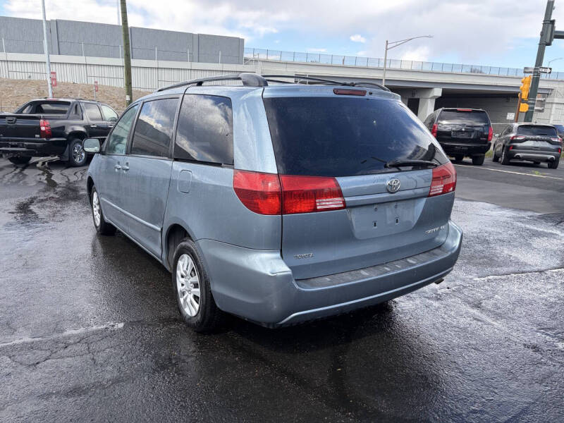 2005 Toyota Sienna LE 7 Passenger