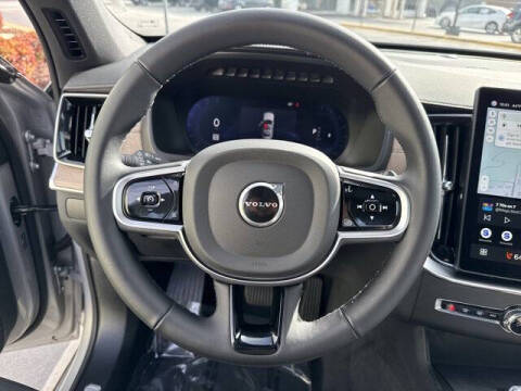 2025 Volvo XC90 B5 Plus Bright Theme 7P