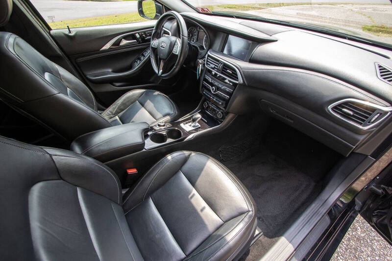 2017 Infiniti QX30 Luxury