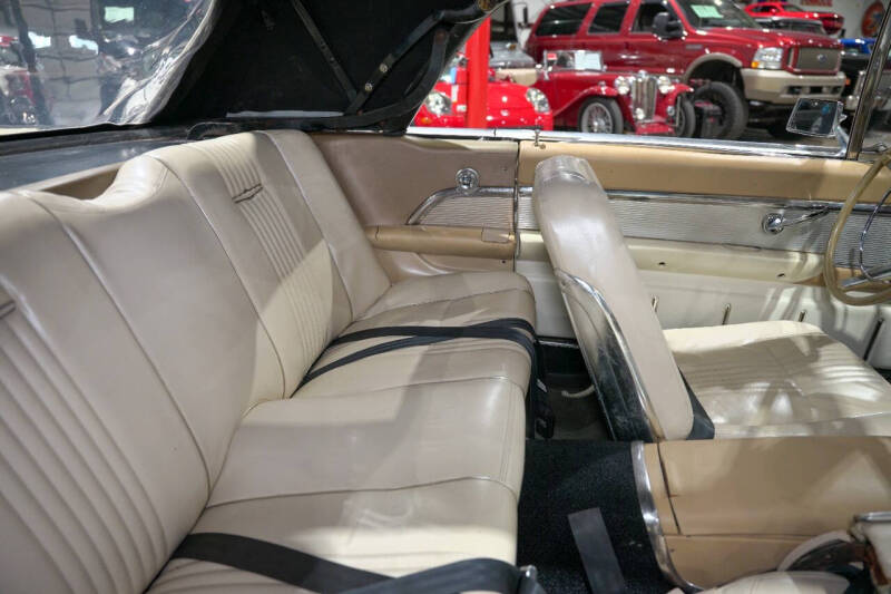 1963 Ford Thunderbird