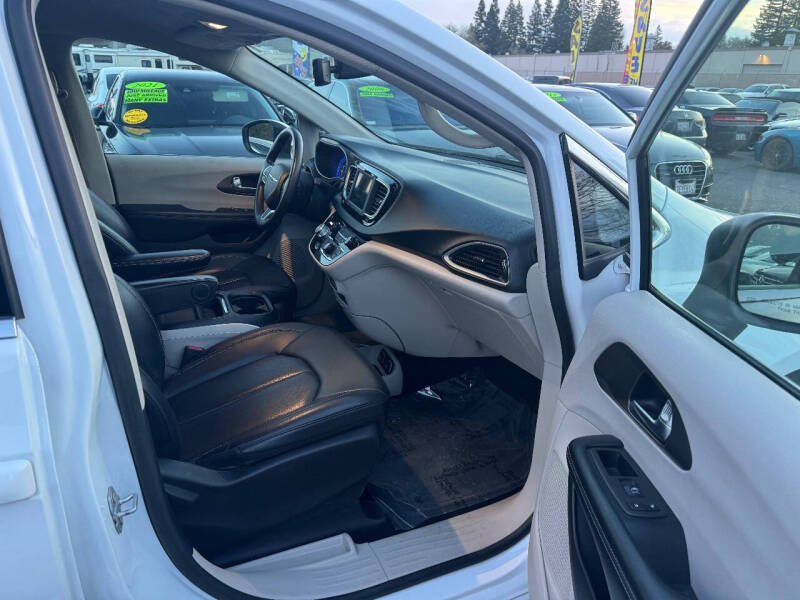 2021 Chrysler Voyager LXi