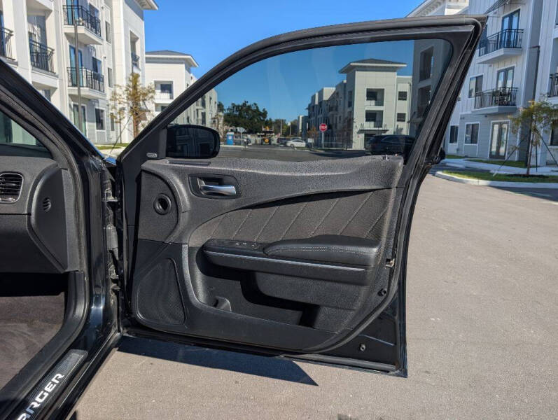 2017 Dodge Charger SXT