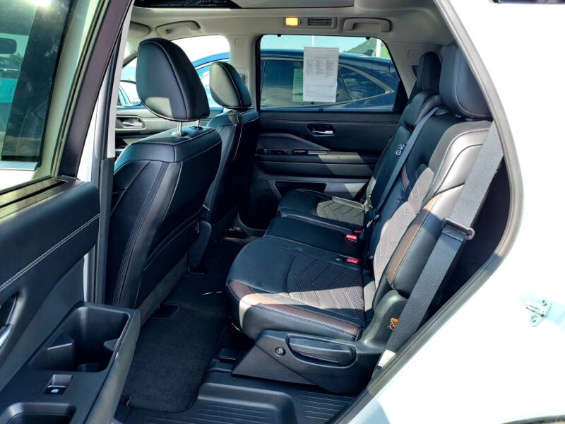 2024 Nissan Pathfinder Platinum