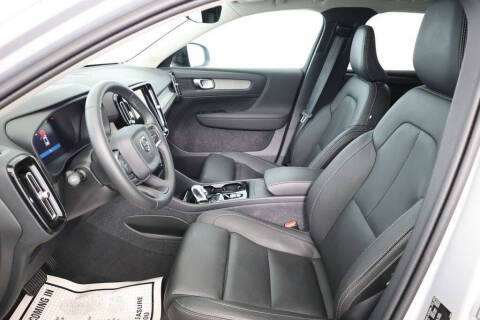 2024 Volvo XC40 B5 Plus Dark Theme