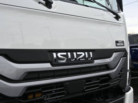 2025 Isuzu NRR