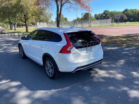 2015 Volvo V60 Cross Country T5