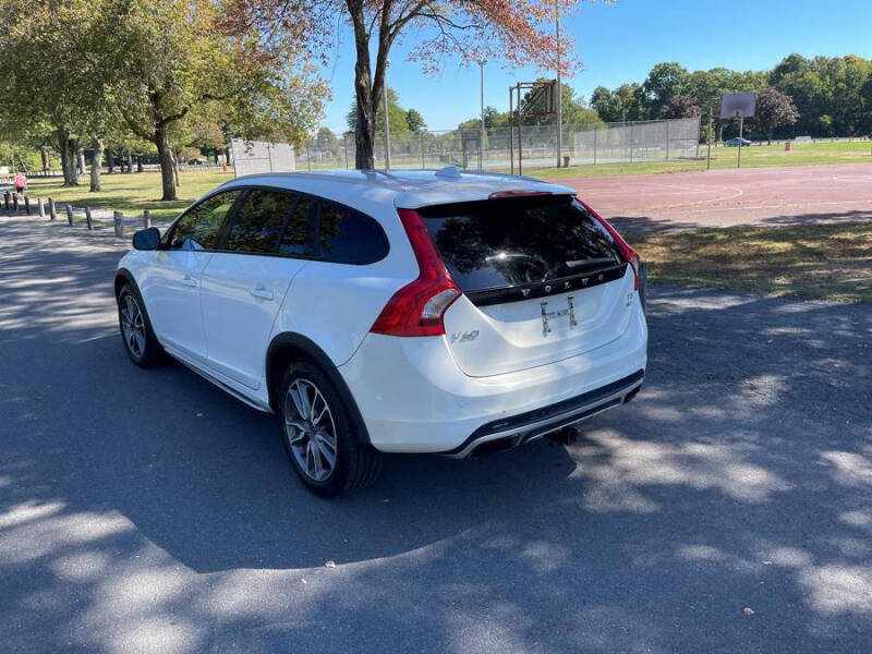 2015 Volvo V60 Cross Country T5