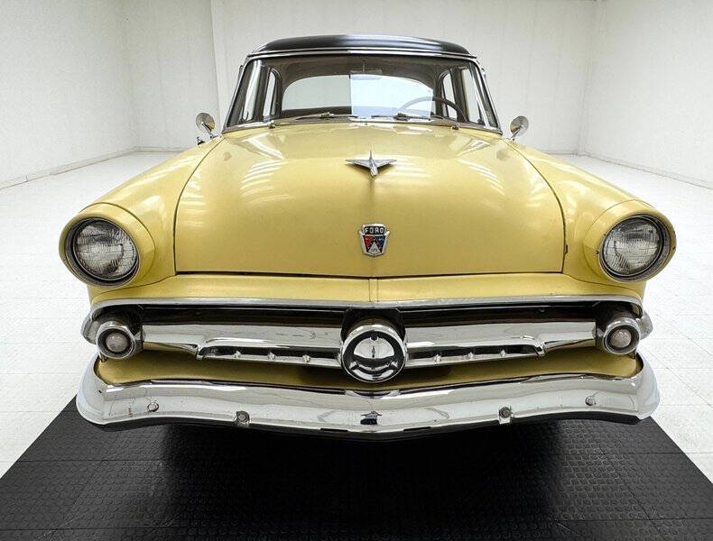 1954 Ford Crestline