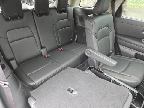 2025 Nissan Pathfinder SL