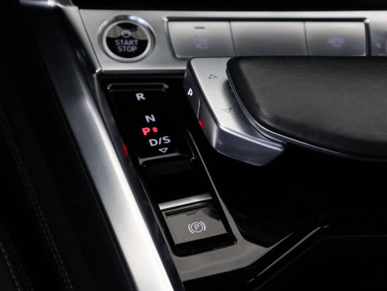 2023 Audi e-tron quattro Premium Plus