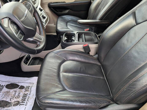 2017 Chrysler Pacifica Touring-L