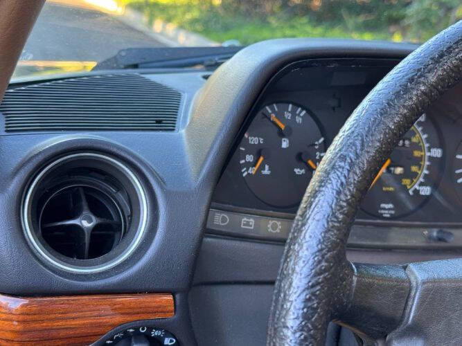 1985 Mercedes-Benz 300-Class