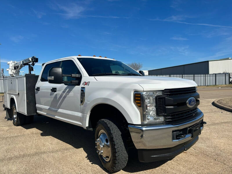 2019 Ford F-350 Super Duty Chassis Cab XL's photo