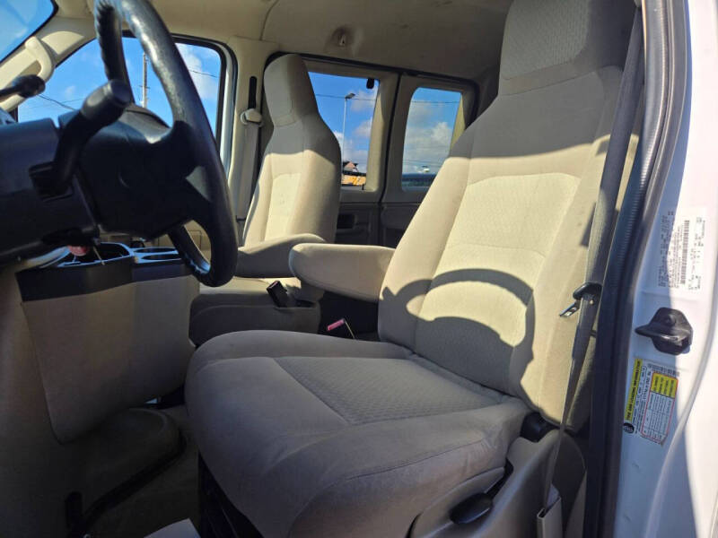 2012 Ford E-Series E-350 SD XLT