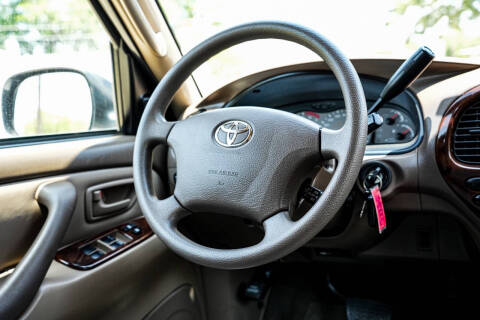 2004 Toyota Sequoia SR5