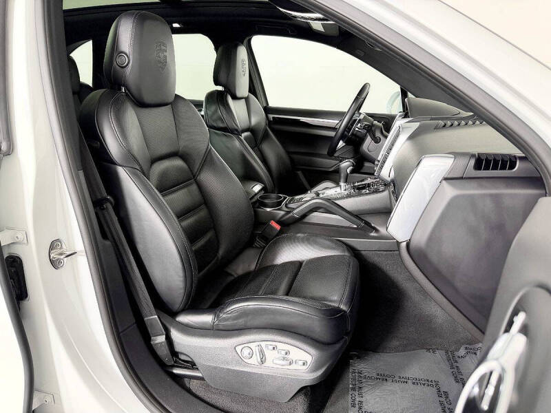 2017 Porsche Cayenne Platinum Edition