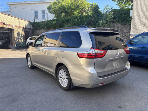 2017 Toyota Sienna XLE 7-Passenger
