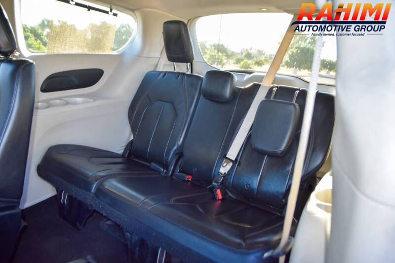 2017 Chrysler Pacifica Touring-L