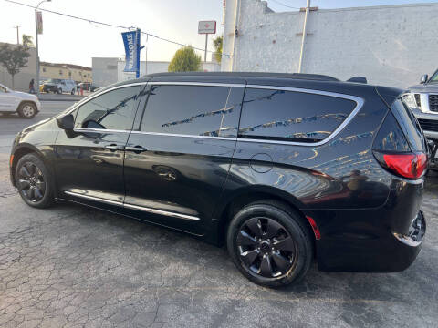 2017 Chrysler Pacifica Touring Plus