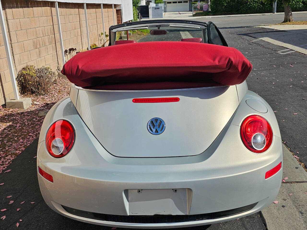 2009 Volkswagen New Beetle Convertible 18
