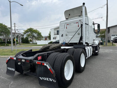 2016 Volvo VNL