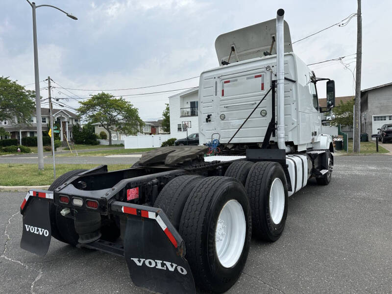 2016 Volvo VNL