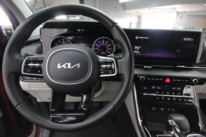 2022 Kia Carnival SX