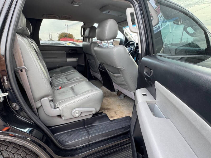 2009 Toyota Sequoia SR5