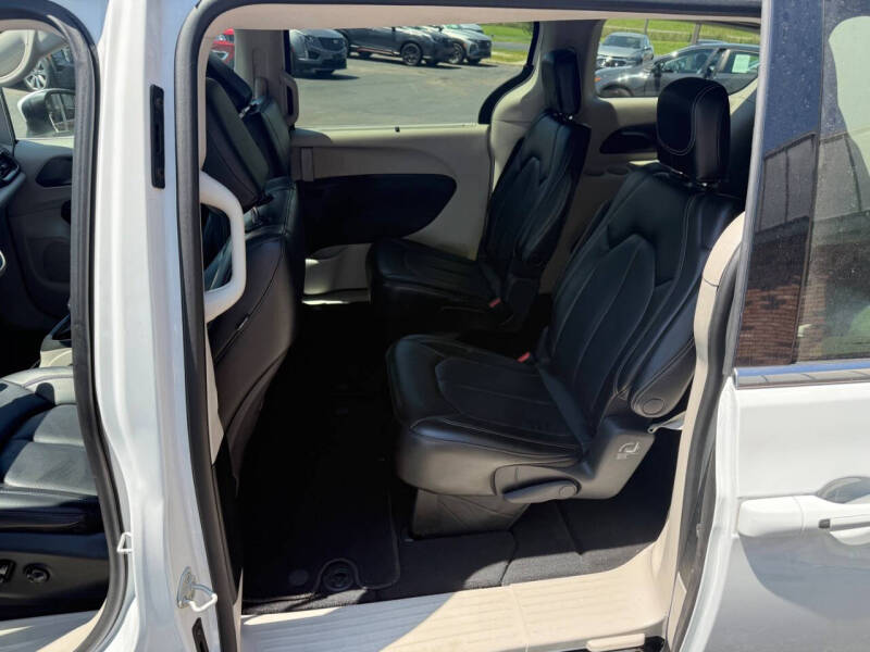 2023 Chrysler Pacifica Touring L